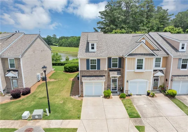 Photo 3 of Townhouse for sale at 1936 Lakeshore Overlook Cir Nw, Kennesaw, GA 30152 | MLS# 7794756 | Listing updated on 2026-08-10