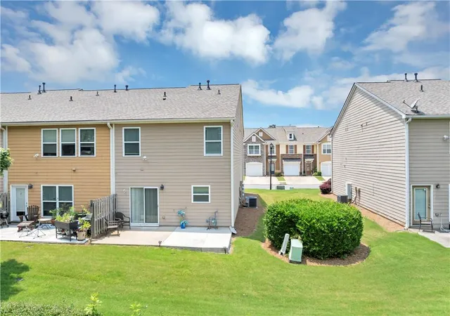 Photo 3 of Townhouse for sale at 1936 Lakeshore Overlook Cir NW, Kennesaw, GA 30152 | MLS# 7794756 | Listing updated on 2026-08-10
