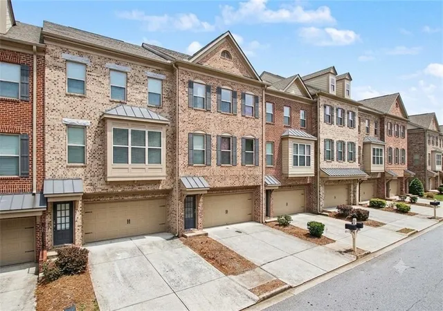 Townhouse for sale at 2707 Hallwood Ln, Suwanee, GA 30024 | MLS# 7807821