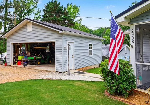 2nd image of 2908 Austin Bridge Rd, Douglasville, GA 30134 | MLS# 7780954