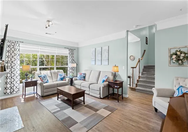 Listing Photo 5 - Condo for sale in building located at 111 Edinburgh Ct, Alpharetta, GA 30004