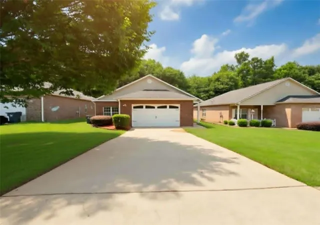 2nd image of 136 Astilbe Meadow Dr, Locust Grove, GA 30248 | MLS# 7792919
