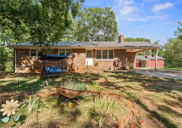 1st image of 25 Dubignon Dr, Toccoa, GA 30577 | MLS# 7824089