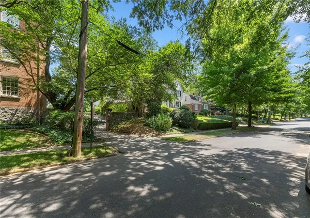 2nd image of 2 Collier Rd Nw, Atlanta, GA 30309