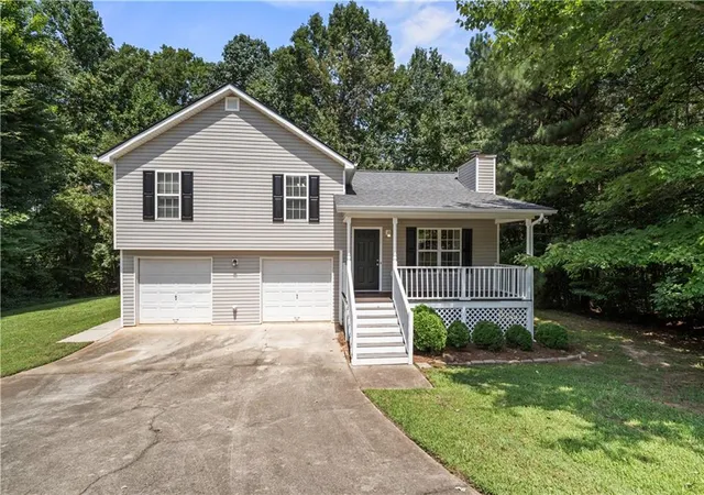 Photo 2 of Sale Pending at 2800 Tumblewood Trl, Gainesville, GA 30507 | MLS# 7826430 | Listing updated on 2026-09-22