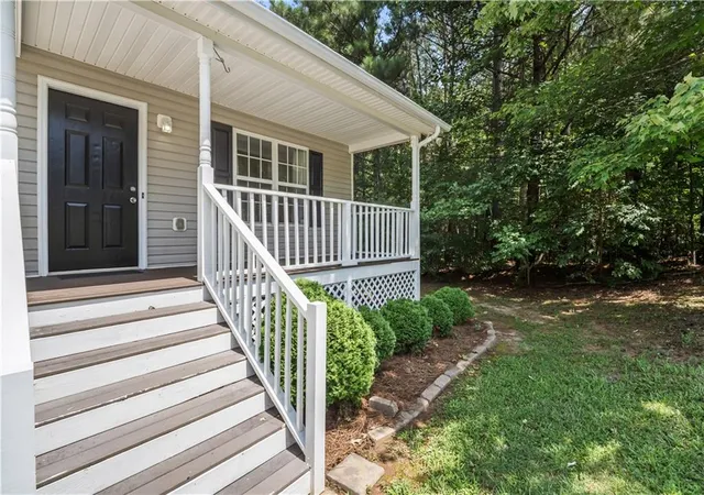 Photo 3 of Sale Pending at 2800 Tumblewood Trl, Gainesville, GA 30507 | MLS# 7826430 | Listing updated on 2026-09-22