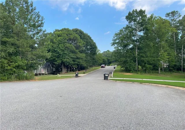 2nd image of 180 Smokey Ridge Dr, Newnan, GA 30263 | MLS# 7809756