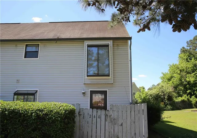 Photo 1 of Townhouse for sale at 260 Country Clb Dr, Jonesboro, GA 30238 | MLS# 7752369 | Listing updated on 2026-04-15