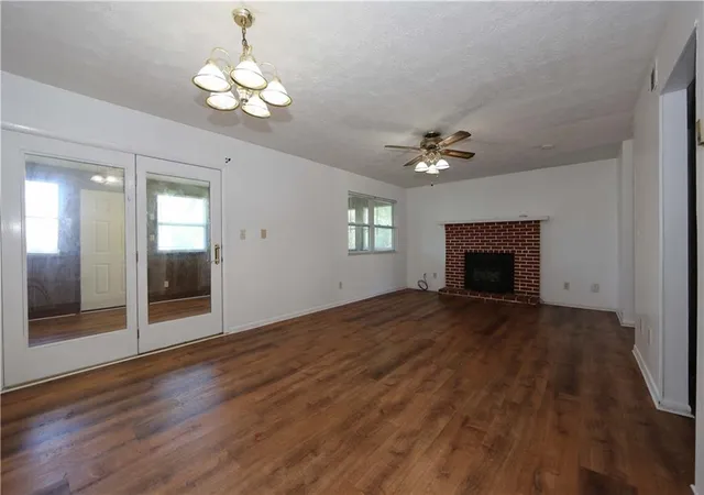 Photo 2 of Townhouse for sale at 260 Country Clb Dr, Jonesboro, GA 30238 | MLS# 7752369 | Listing updated on 2026-04-15
