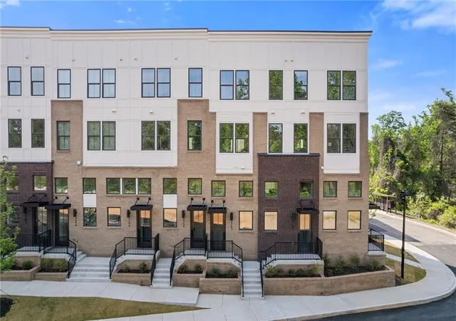2nd image of 201 New St, Decatur, GA 30030