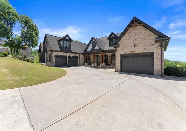 Photo 2 of Single family home for sale at 2771 Point Overlook, Gainesville, GA 30501 | MLS# 7757553 | Listing updated on 2026-08-20