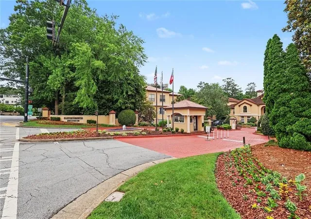2nd image of 3777 Peachtree Rd Ne, Atlanta, GA 30319