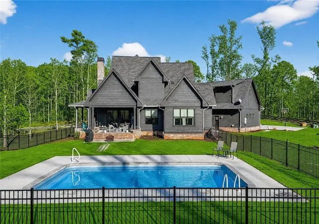 Photo 2 of Single family home for sale at 285 Dial Ml Rd, Oxford, GA 30054 | MLS# 7723793 | Listing updated on 2026-08-31