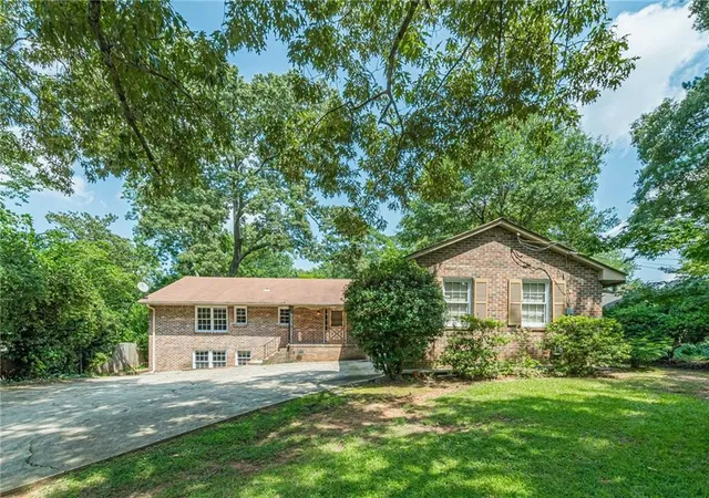 Photo 2 of Sale Pending at 3294 Old Jonesboro Rd, Atlanta, GA 30354 | MLS# 7813254 | Listing updated on 2026-09-13