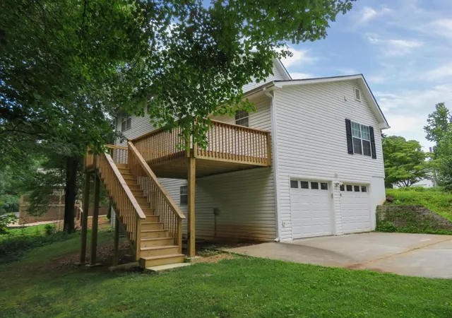 Photo 3 of Single family home for sale at 1001 Winston Way NW, Acworth, GA 30102 | MLS# 7810757 | Listing updated on 2026-09-14