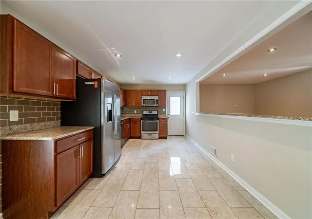 Photo 2 of Single family home for sale at 1518 Pine Glen Cir, Decatur, GA 30035 | MLS# 7784206 | Listing updated on 2026-09-16