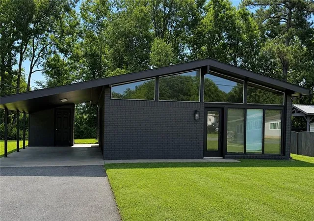 Photo 1 of Single family home for sale at 215 Maplewood Dr Sw, Calhoun, GA 30701 | MLS# 7813714 | Listing updated on 2026-09-10