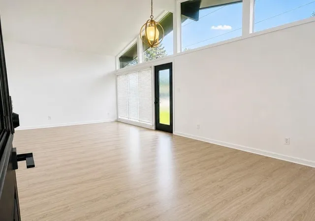 Photo 2 of Single family home for sale at 215 Maplewood Dr Sw, Calhoun, GA 30701 | MLS# 7813714 | Listing updated on 2026-09-10