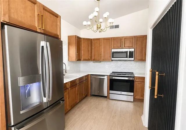 Photo 3 of Single family home for sale at 215 Maplewood Dr Sw, Calhoun, GA 30701 | MLS# 7813714 | Listing updated on 2026-09-10