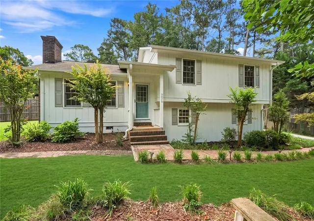 Photo 2 of Sale Pending at 5075 Woodland Dr Nw, Kennesaw, GA 30152 | MLS# 7815928 | Listing updated on 2026-08-27