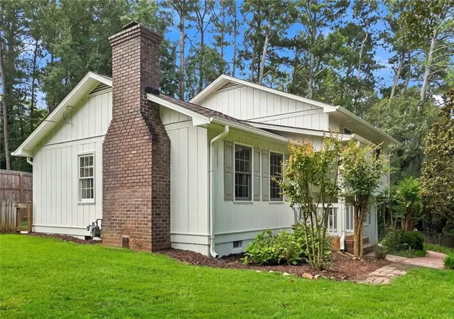 Photo 3 of Sale Pending at 5075 Woodland Dr Nw, Kennesaw, GA 30152 | MLS# 7815928 | Listing updated on 2026-08-27