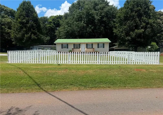 Homes for sale in Nicholson, GA | 894 Lakeview Dr, Nicholson, GA 30565 | MLS# 7789363