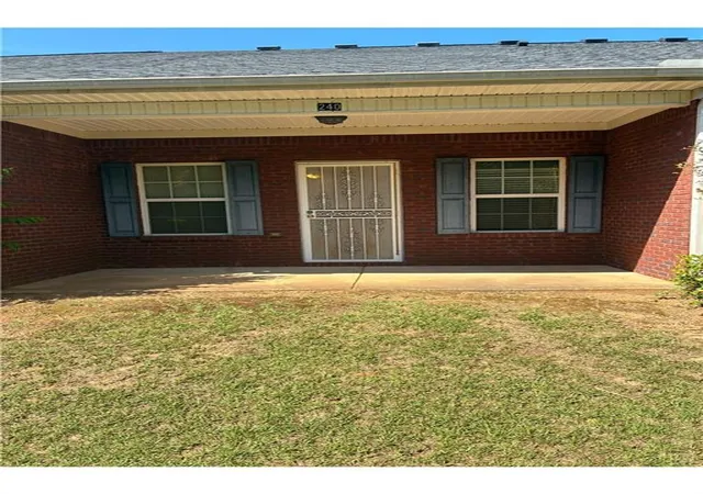 Photo 3 of Townhouse for sale at 240 Valley Hl Rd Sw, Riverdale, GA 30274 | MLS# 7793515 | Listing updated on 2026-06-24