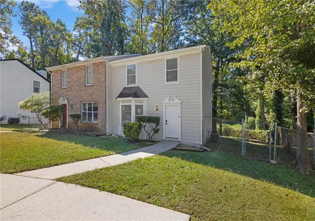 Townhouse for sale at 2305 Wingfoot Pl, Decatur, GA 30035 | MLS# 7858385