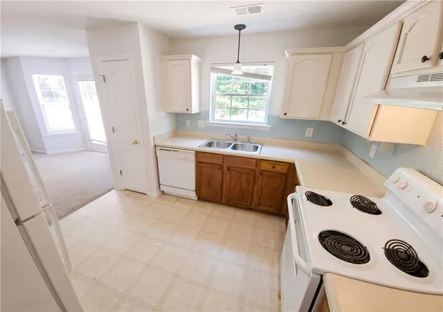 Photo 2 of Sale Pending at 220 Fox Crk Blvd, Woodstock, GA 30188 | MLS# 7792432 | Listing updated on 2026-09-15