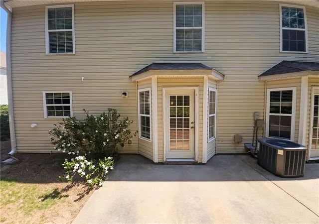 Photo 4 of Sale Pending at 220 Fox Crk Blvd, Woodstock, GA 30188 | MLS# 7792432 | Listing updated on 2026-09-15
