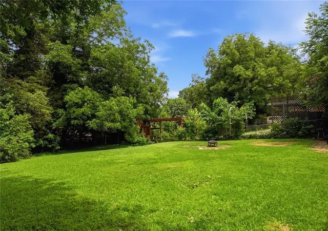 Photo 3 of Sale Pending at 2185 Trailwood Dr Se, Smyrna, GA 30080 | MLS# 7794412 | Listing updated on 2026-08-28