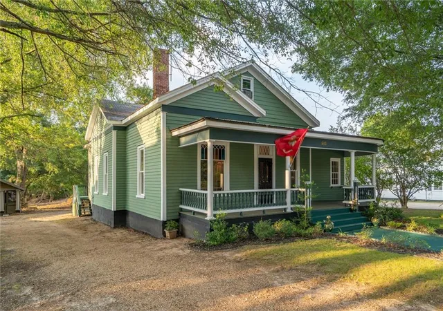 Photo 3 of Sale Pending at 605 E Church St E, Monroe, GA 30655 | MLS# 7615020 | Listing updated on 2026-08-12