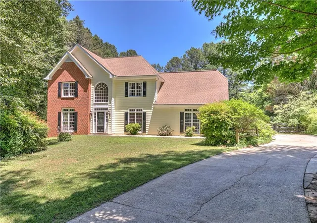 Photo 3 of Single family home for sale at 6310 Black Oak Dr, Cumming, GA 30040 | MLS# 7771436 | Listing updated on 2026-09-03