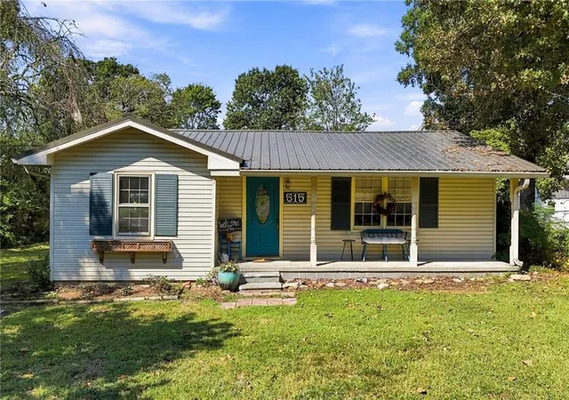 Single family home for sale at 515 S 5th Avenue, Chatsworth, GA 30705 | MLS# 7838002