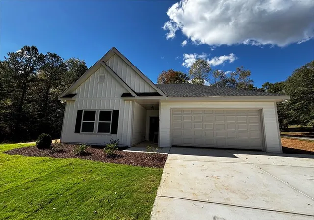 Homes for sale in Maysville, GA | 116 Valley View Dr, Maysville, GA 30558 | MLS# 7687804