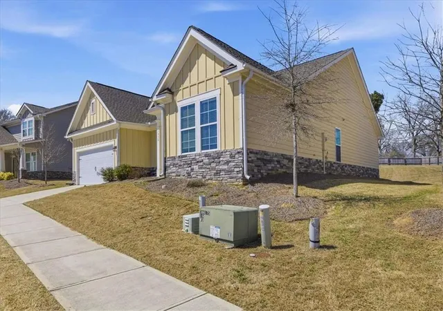 3rd image of 1332 Slaton Manor Dr, Conyers, GA 30012 | MLS# 7738955