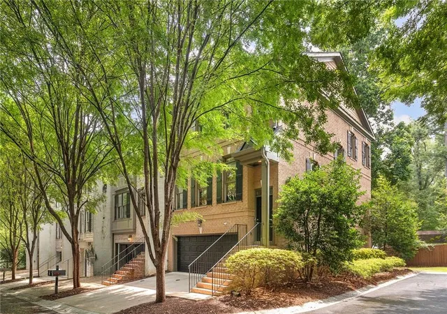 1st image of 14 Oakhurst Common Dr, Decatur, GA 30030 | MLS# 7811334