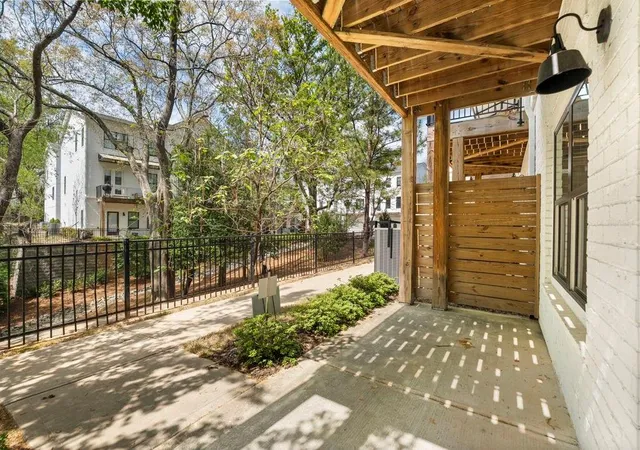 Photo 2 of Townhouse for sale at 2004 Oak Ln Nw, Atlanta, GA 30318 | MLS# 7800834 | Listing updated on 2026-10-09