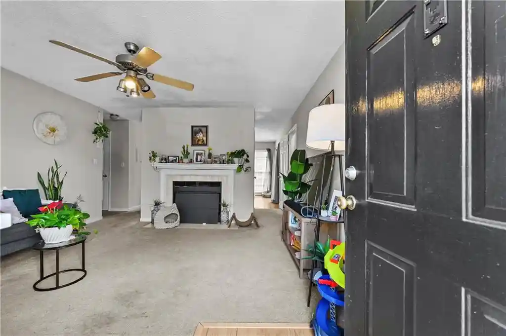 Listing Photo 2 - Condo for sale in 1166 Booth Rd SW located at 1166 Booth Rd SW, Marietta, GA 30008 - Unit #306