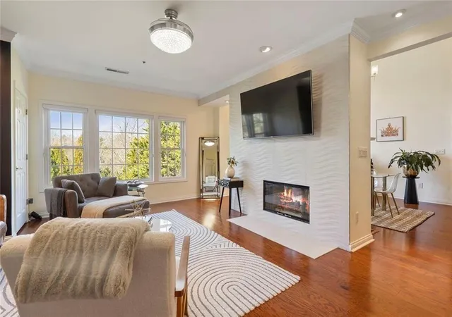 2nd image of 3636 Habersham Rd Nw, Atlanta, GA 30305