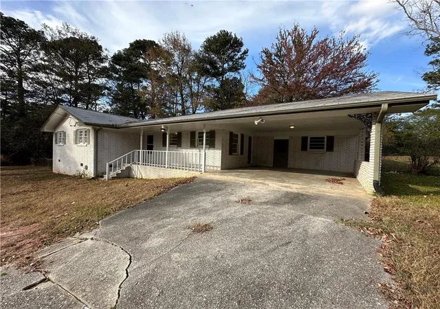 Photo 2 of Single family home for sale at 423 Center Cir, Conyers, GA 30094 | MLS# 7682099 | Listing updated on 2026-08-26