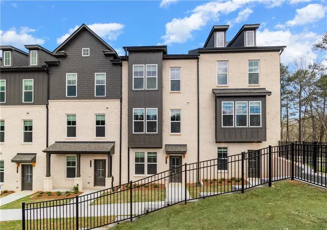 Photo 2 of Townhouse for sale at 2814 Daybreak Ln, Newnan, GA 30265 | MLS# 7820918 | Listing updated on 2026-09-01