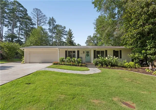 Homes for sale in Marietta, GA | 2558 Sunny Ln Se, Marietta, GA 30067 | MLS# 7804420