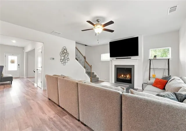 32nd image of 1924 Azure Grove Ct, Marietta, GA 30008 | MLS# 7820039