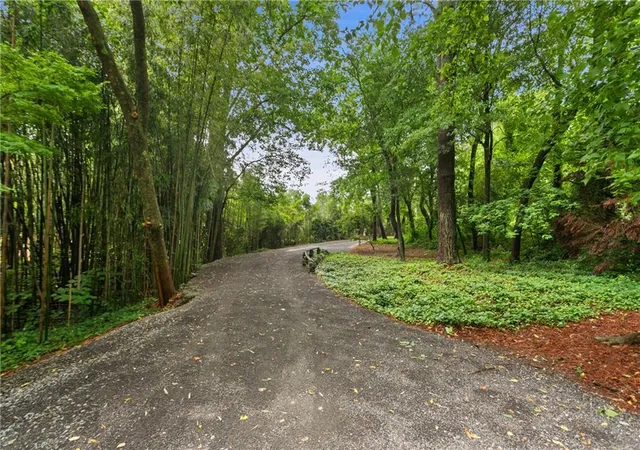 4th image of 1025 Rays Rd, Stone Mountain, GA 30083 | MLS# 7761432