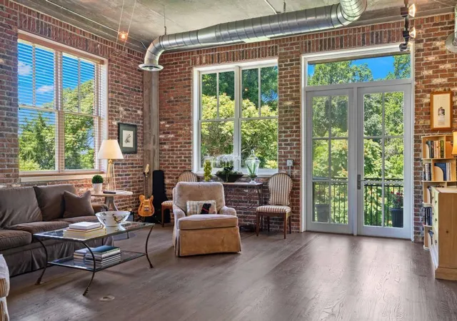 Photo 2 of Condo for sale at 3235 Roswell Rd NE #604, Atlanta, GA 30305 | MLS# 7771581 | Listing updated on 2026-09-10