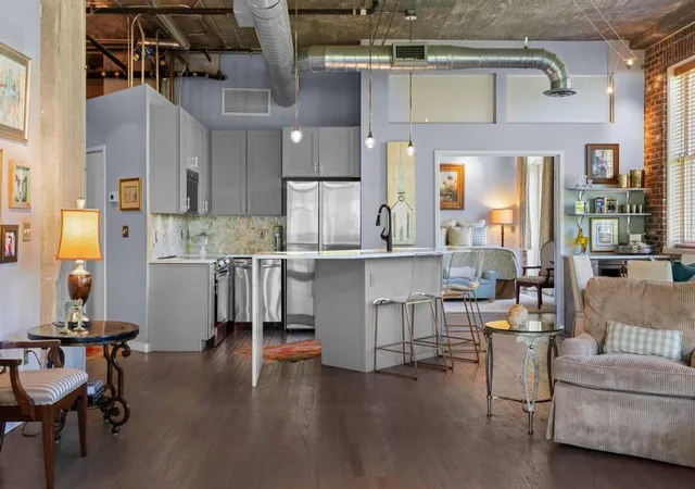 Photo 3 of Condo for sale at 3235 Roswell Rd NE #604, Atlanta, GA 30305 | MLS# 7771581 | Listing updated on 2026-09-10
