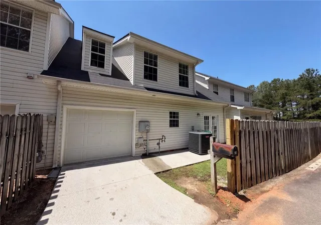 Photo 4 of Townhouse for sale at 255 Morgan Rd #C2, Carrollton, GA 30116 | MLS# 7823655 | Listing updated on 2026-09-08