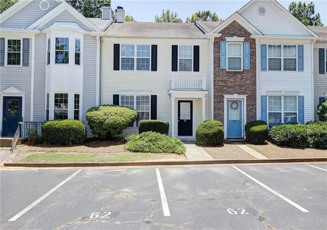 Photo 2 of Sale Pending at 62 Highoak Dr Ne #3, Marietta, GA 30066 | MLS# 7784426 | Listing updated on 2026-08-27