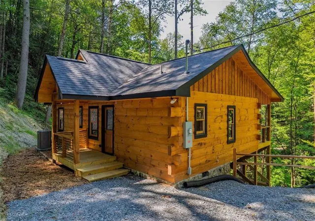 Photo 4 of Single family home for sale at 122 Laurel Crk Trl, Blue Ridge, GA 30513 | MLS# 7791996 | Listing updated on 2026-06-22